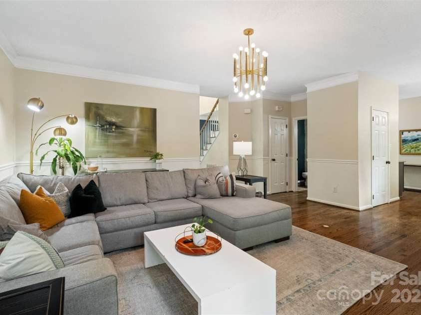3134 Old Chapel Lane, Charlotte, NC 28210.  MLS# CAR4251730, YatesRealty ID 9382. Living Room