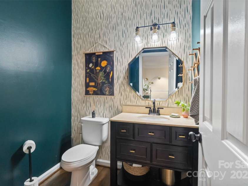 3134 Old Chapel Lane, Charlotte, NC 28210.  MLS# CAR4251730, YatesRealty ID 9382. Powder room