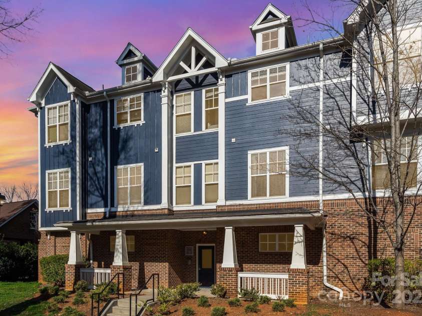 1525 Walnut View Drive, Charlotte, NC 28208.  MLS# CAR4315449, YatesRealty ID 9383. 