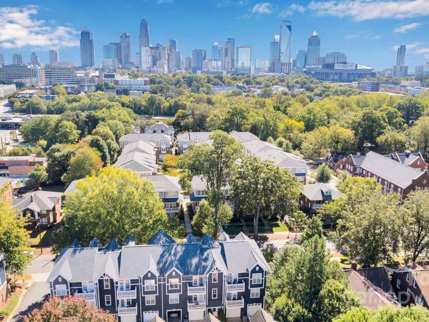 1525 Walnut View Drive, Charlotte, NC 28208.  MLS# CAR4315449, YatesRealty ID 9383. 