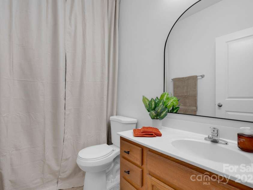 1525 Walnut View Drive, Charlotte, NC 28208.  MLS# CAR4315449, YatesRealty ID 9383. 