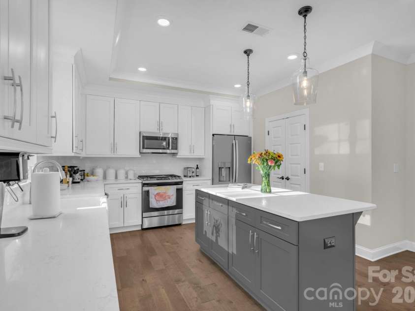 112 Sugar Hill Road, Troutman, NC 28166.  MLS# CAR4337757, YatesRealty ID 9384. Cabinets with soft return, dovetail drawers