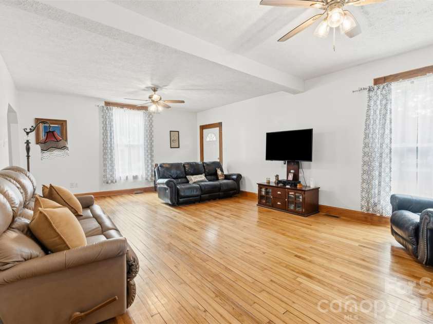 207 Oak Avenue, Hamlet, NC 28345.  MLS# CAR4357749, YatesRealty ID 9385. 