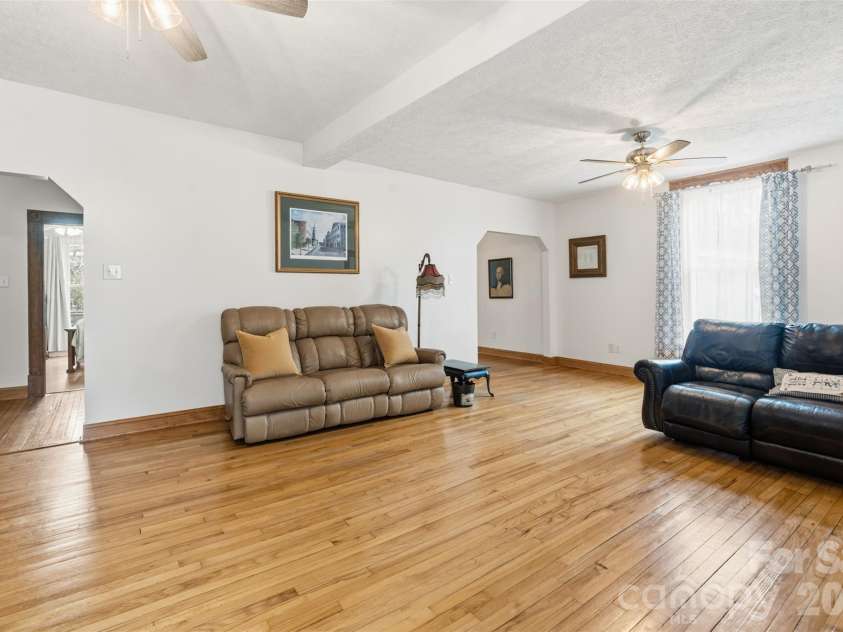 207 Oak Avenue, Hamlet, NC 28345.  MLS# CAR4357749, YatesRealty ID 9385. 