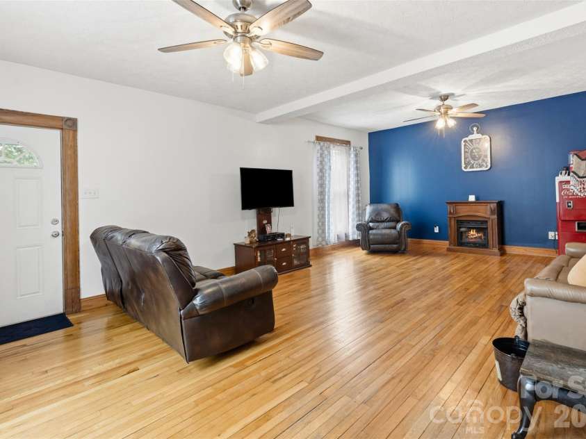 207 Oak Avenue, Hamlet, NC 28345.  MLS# CAR4357749, YatesRealty ID 9385. 