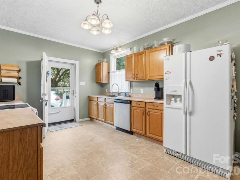 207 Oak Avenue, Hamlet, NC 28345.  MLS# CAR4357749, YatesRealty ID 9385. 