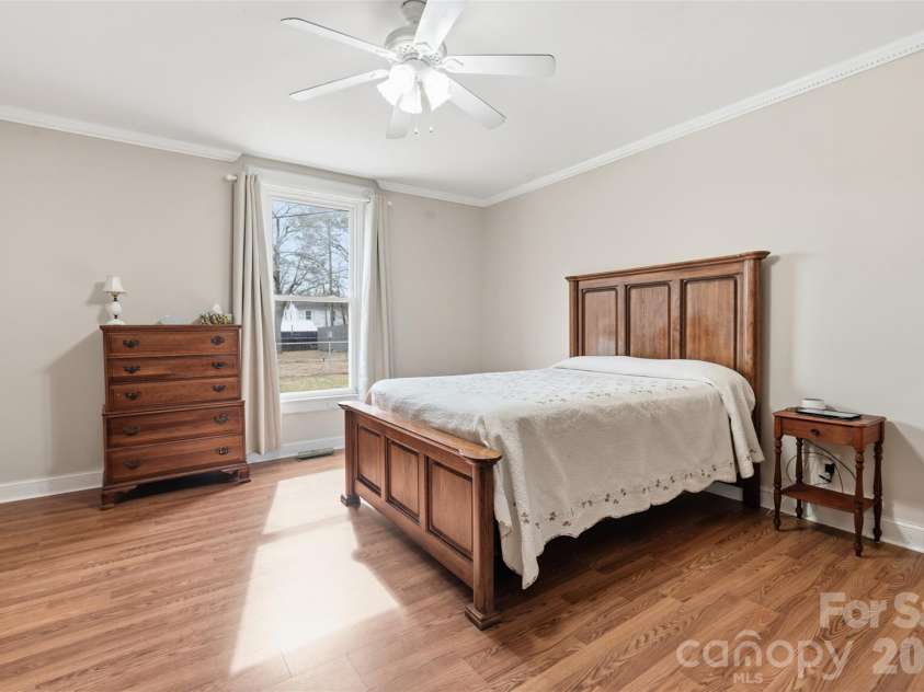 207 Oak Avenue, Hamlet, NC 28345.  MLS# CAR4357749, YatesRealty ID 9385. 
