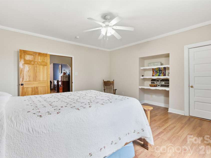 207 Oak Avenue, Hamlet, NC 28345.  MLS# CAR4357749, YatesRealty ID 9385. 