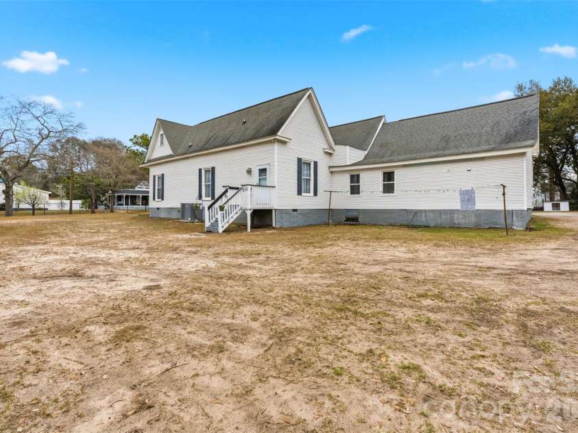 207 Oak Avenue, Hamlet, NC 28345.  MLS# CAR4357749, YatesRealty ID 9385. 