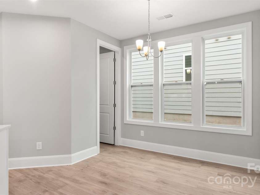 4440 Moxie Way, Charlotte, NC 28215.  MLS# CAR4195501, YatesRealty ID 9387. Breakfast area