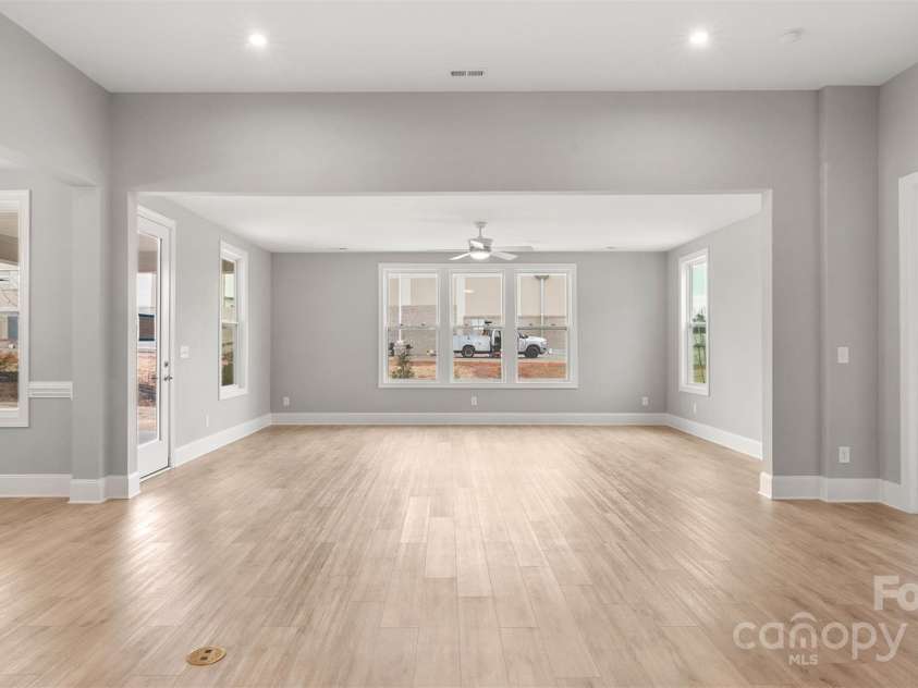 4440 Moxie Way, Charlotte, NC 28215.  MLS# CAR4195501, YatesRealty ID 9387. Dining