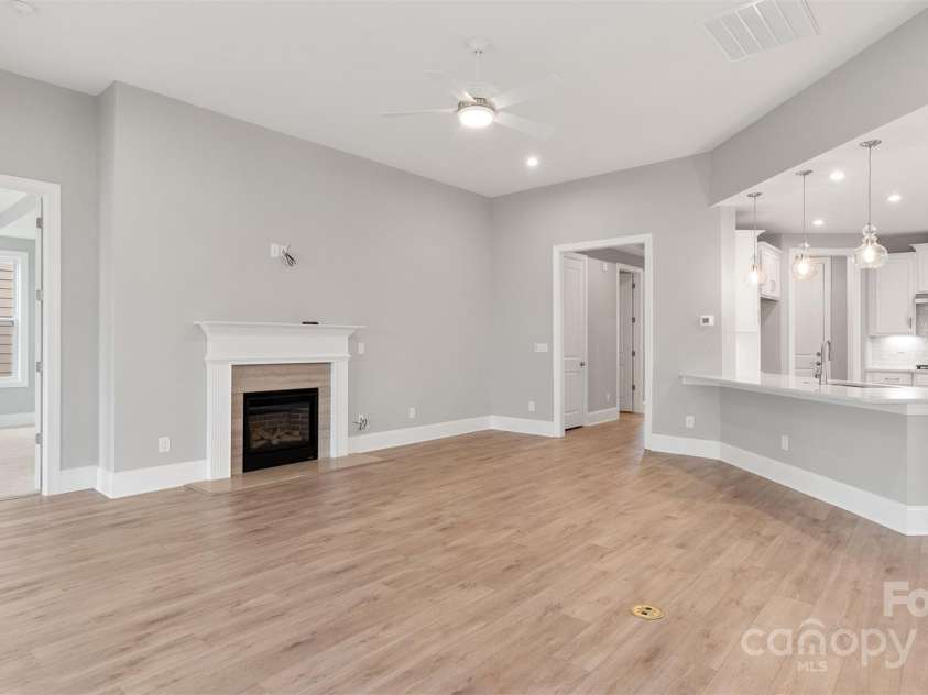 4440 Moxie Way, Charlotte, NC 28215.  MLS# CAR4195501, YatesRealty ID 9387. Great Room