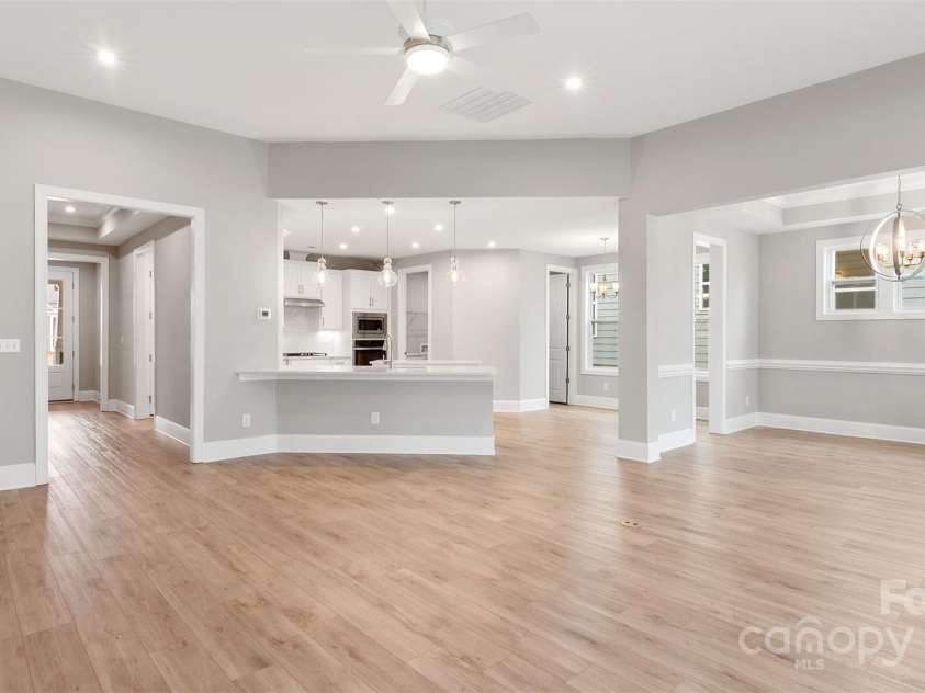 4440 Moxie Way, Charlotte, NC 28215.  MLS# CAR4195501, YatesRealty ID 9387. Great Room
