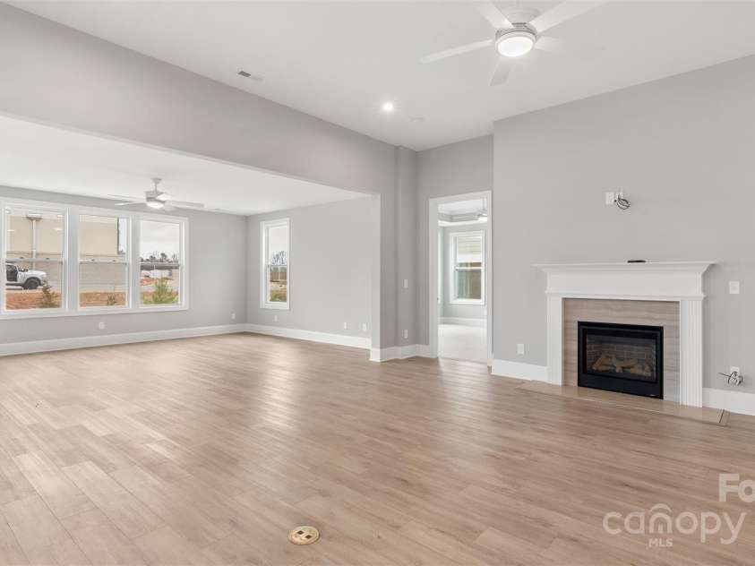 4440 Moxie Way, Charlotte, NC 28215.  MLS# CAR4195501, YatesRealty ID 9387. Great Room