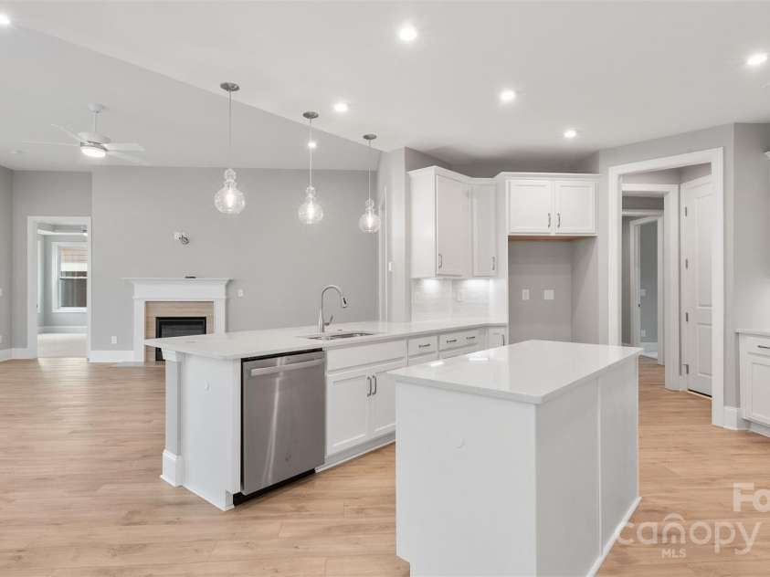 4440 Moxie Way, Charlotte, NC 28215.  MLS# CAR4195501, YatesRealty ID 9387. Kitchen