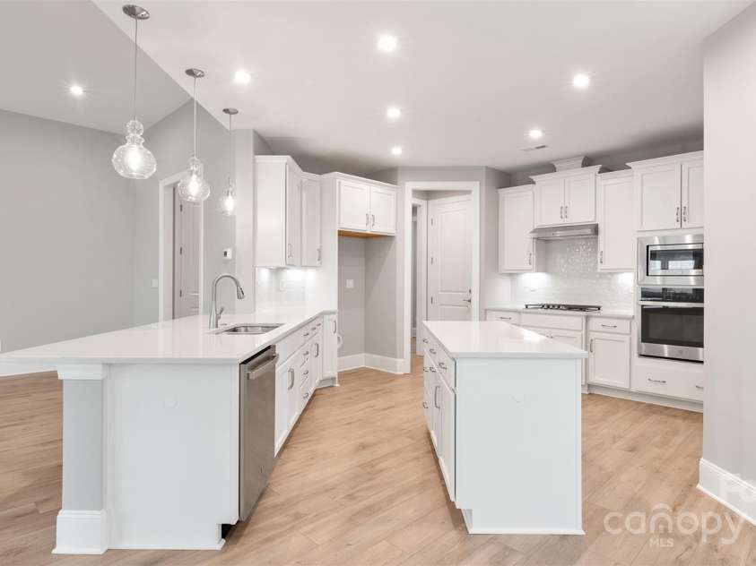 4440 Moxie Way, Charlotte, NC 28215.  MLS# CAR4195501, YatesRealty ID 9387. Kitchen