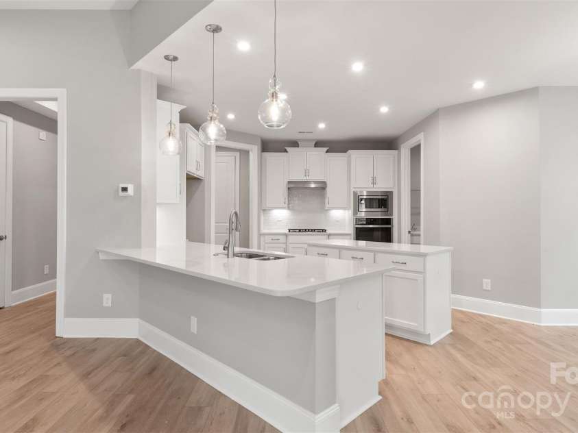 4440 Moxie Way, Charlotte, NC 28215.  MLS# CAR4195501, YatesRealty ID 9387. Kitchen