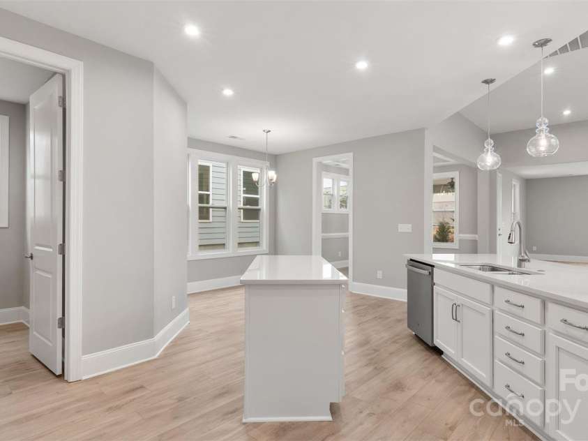 4440 Moxie Way, Charlotte, NC 28215.  MLS# CAR4195501, YatesRealty ID 9387. Kitchen