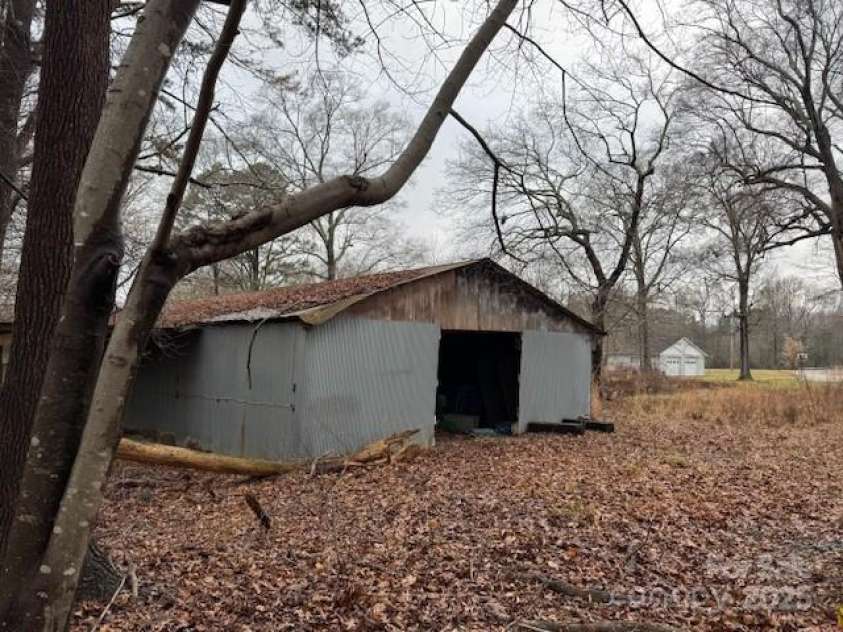 2211 Unionville Indian Trail, Indian Trail, NC 28079.  MLS# CAR4231619, YatesRealty ID 9388. 