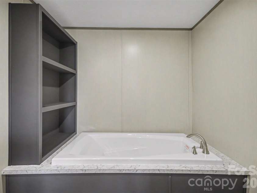 3026 Drake Circle, Shelby, NC 28152.  MLS# CAR4347259, YatesRealty ID 9388. 