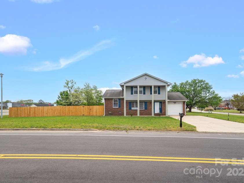 7898 Rivendale Drive, Fayetteville, NC 28314.  MLS# CAR4244344, YatesRealty ID 9389. 