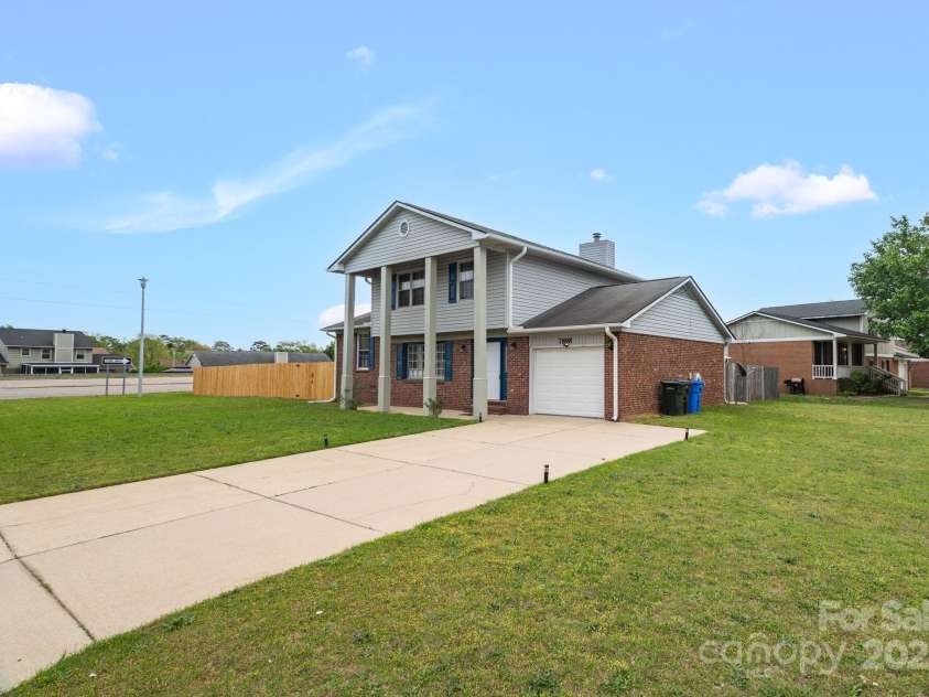 7898 Rivendale Drive, Fayetteville, NC 28314.  MLS# CAR4244344, YatesRealty ID 9389. 