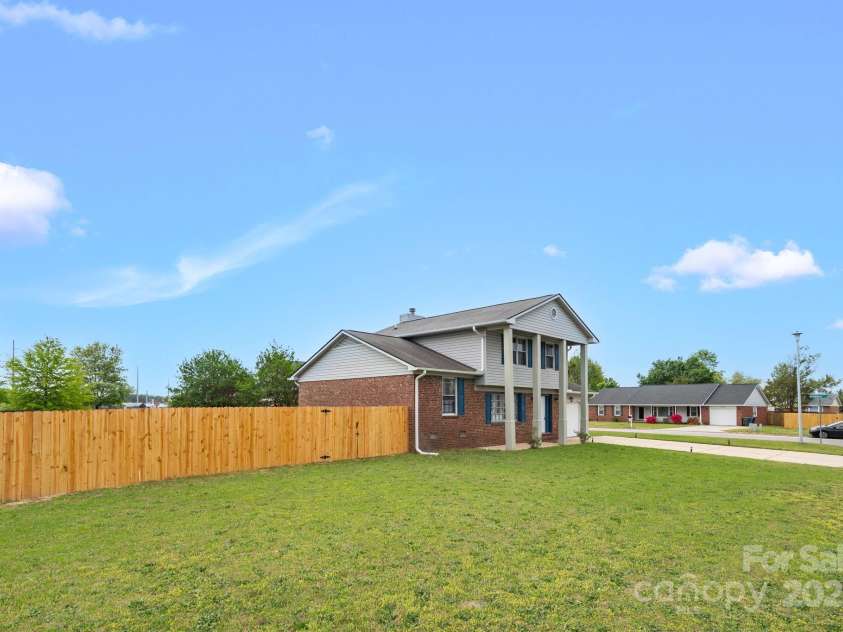 7898 Rivendale Drive, Fayetteville, NC 28314.  MLS# CAR4244344, YatesRealty ID 9389. 