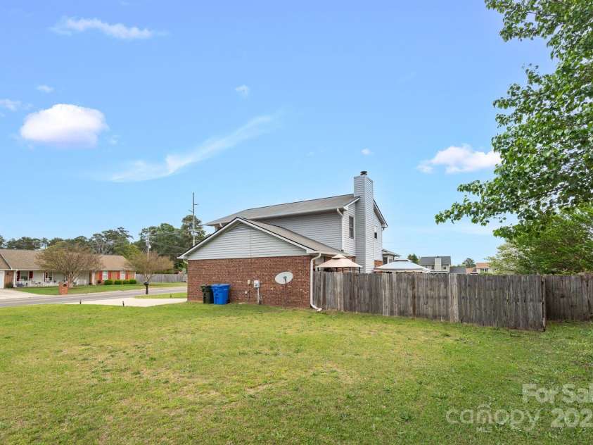 7898 Rivendale Drive, Fayetteville, NC 28314.  MLS# CAR4244344, YatesRealty ID 9389. 