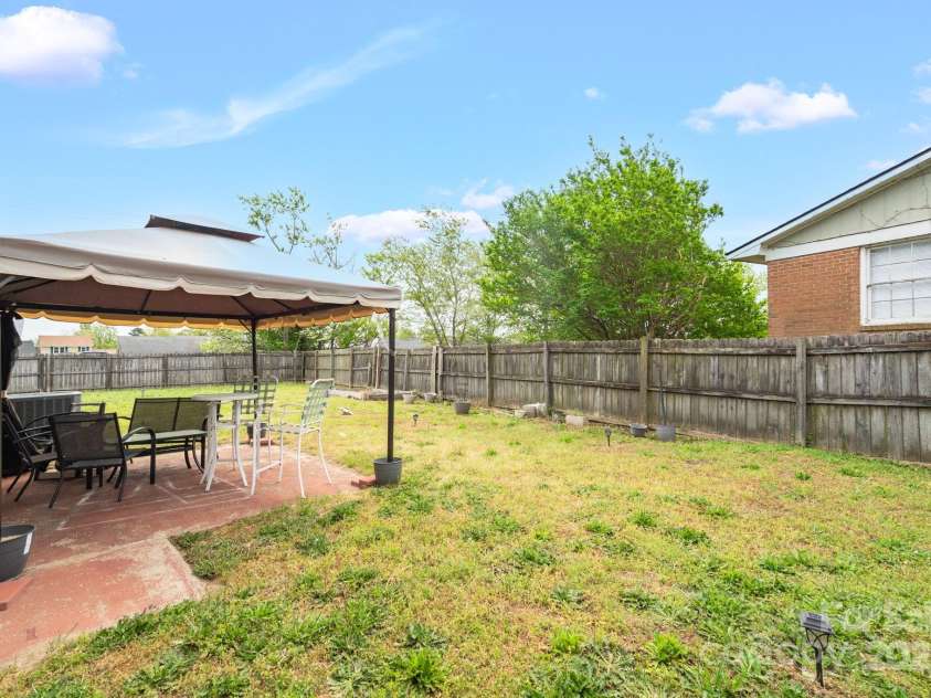 7898 Rivendale Drive, Fayetteville, NC 28314.  MLS# CAR4244344, YatesRealty ID 9389. 