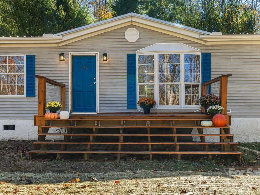 398 Dogwood Drive, Bakersville, NC 28705.  MLS# CAR4321945, YatesRealty ID 939. 