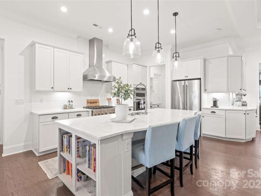 128 Shimmer Lake Lane, Belmont, NC 28012.  MLS# CAR4208573, YatesRealty ID 9390. A chef’s dream! This gourmet kitchen features high-end KitchenAid appliances and a generous island, perfect for cooking and entertaining in style.