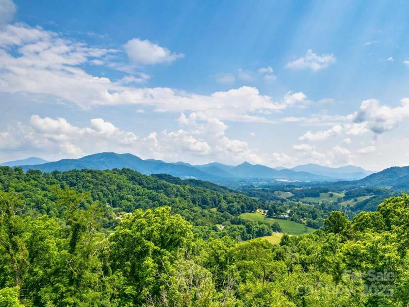 246 Calhoun Ridge Drive, Waynesville, NC 28786.  MLS# CAR4227766, YatesRealty ID 9391. 