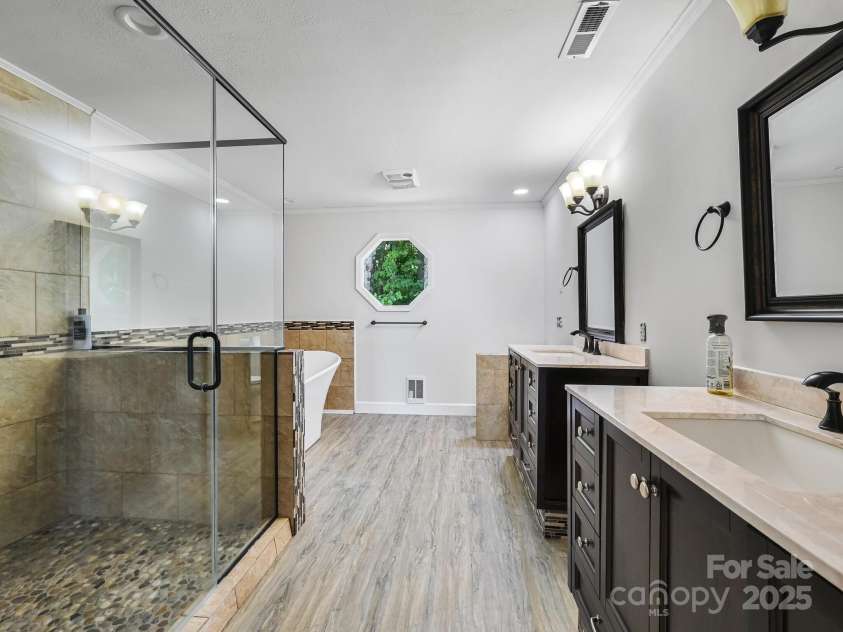246 Calhoun Ridge Drive, Waynesville, NC 28786.  MLS# CAR4227766, YatesRealty ID 9391. 