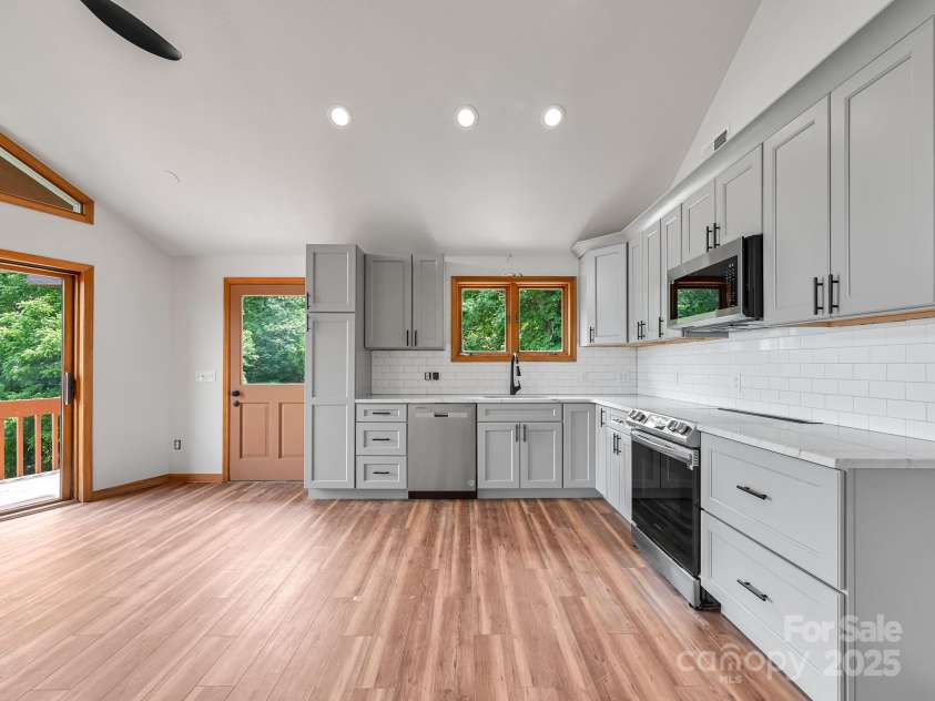 246 Calhoun Ridge Drive, Waynesville, NC 28786.  MLS# CAR4227766, YatesRealty ID 9391. 
