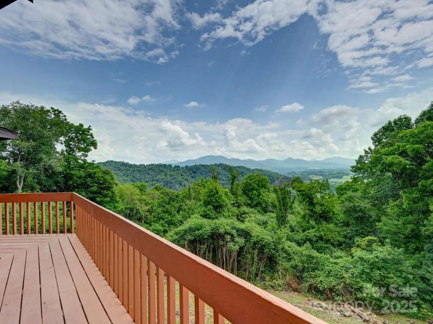 246 Calhoun Ridge Drive, Waynesville, NC 28786.  MLS# CAR4227766, YatesRealty ID 9391. 