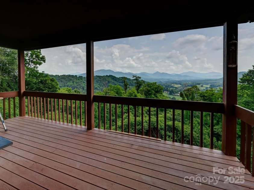 246 Calhoun Ridge Drive, Waynesville, NC 28786.  MLS# CAR4227766, YatesRealty ID 9391. 