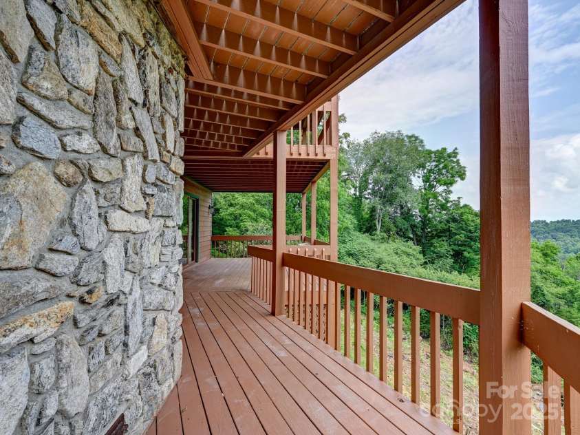 246 Calhoun Ridge Drive, Waynesville, NC 28786.  MLS# CAR4227766, YatesRealty ID 9391. 
