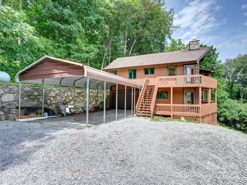 246 Calhoun Ridge Drive, Waynesville, NC 28786.  MLS# CAR4227766, YatesRealty ID 9391. 