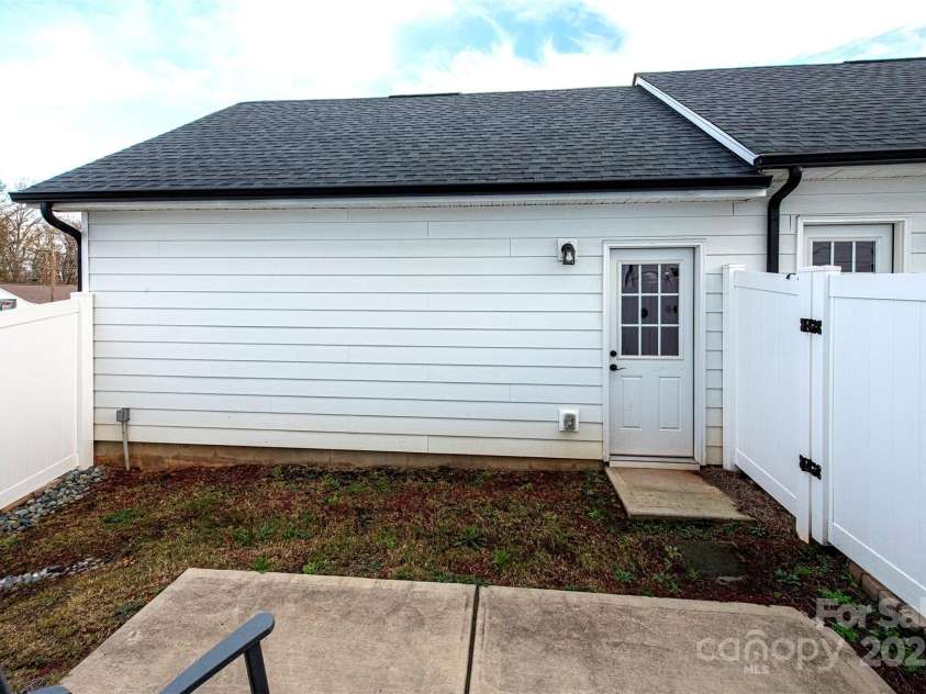 5021 Patton Drive, Gastonia, NC 28056.  MLS# CAR4328255, YatesRealty ID 9391. 