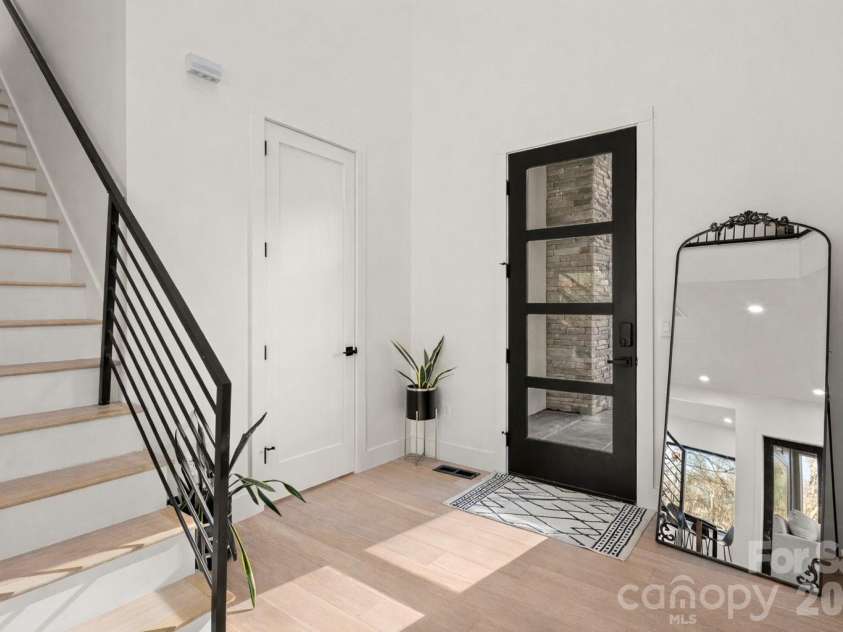 22 Chesten Mountain Drive, Asheville, NC 28803.  MLS# CAR4334773, YatesRealty ID 9392. 