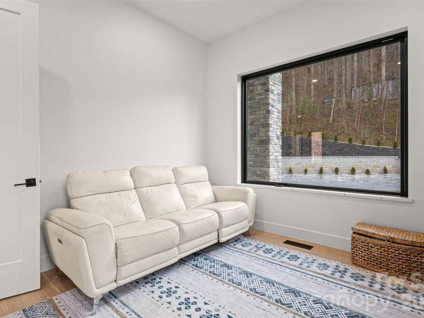 22 Chesten Mountain Drive, Asheville, NC 28803.  MLS# CAR4334773, YatesRealty ID 9392. 