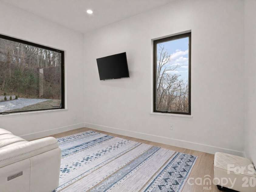 22 Chesten Mountain Drive, Asheville, NC 28803.  MLS# CAR4334773, YatesRealty ID 9392. 