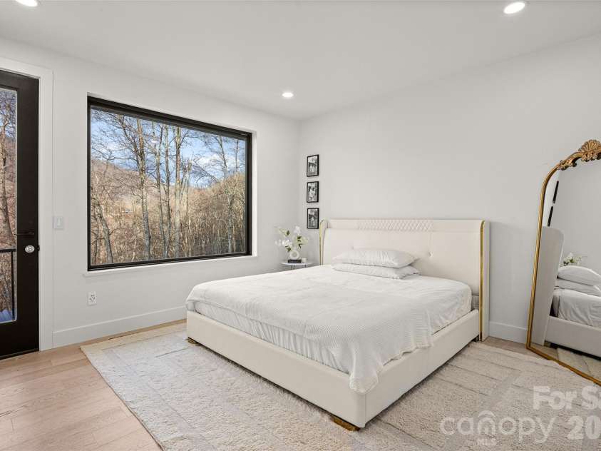 22 Chesten Mountain Drive, Asheville, NC 28803.  MLS# CAR4334773, YatesRealty ID 9392. 