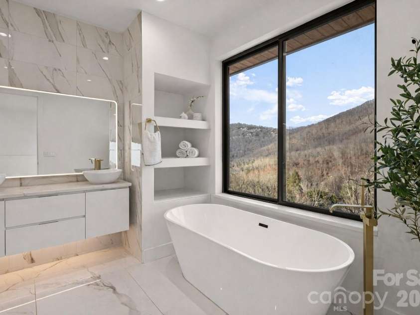 22 Chesten Mountain Drive, Asheville, NC 28803.  MLS# CAR4334773, YatesRealty ID 9392. 