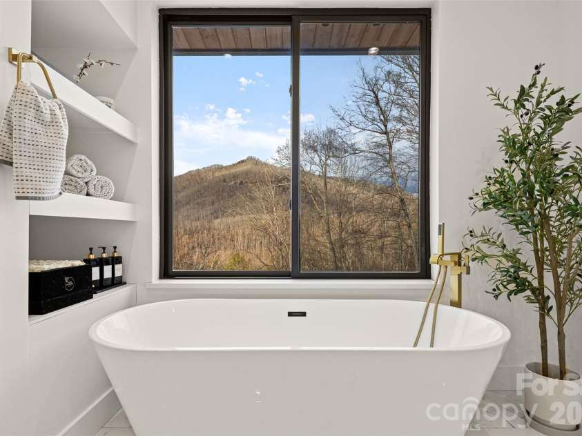 22 Chesten Mountain Drive, Asheville, NC 28803.  MLS# CAR4334773, YatesRealty ID 9392. 
