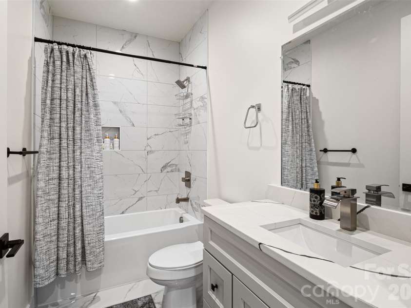 22 Chesten Mountain Drive, Asheville, NC 28803.  MLS# CAR4334773, YatesRealty ID 9392. 