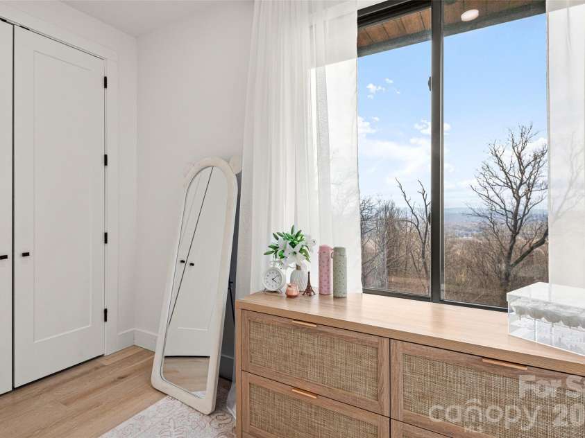 22 Chesten Mountain Drive, Asheville, NC 28803.  MLS# CAR4334773, YatesRealty ID 9392. 