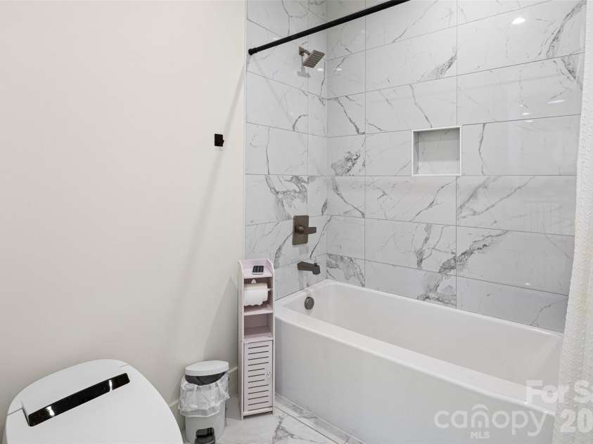 22 Chesten Mountain Drive, Asheville, NC 28803.  MLS# CAR4334773, YatesRealty ID 9392. 