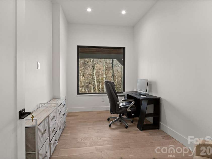 22 Chesten Mountain Drive, Asheville, NC 28803.  MLS# CAR4334773, YatesRealty ID 9392. 