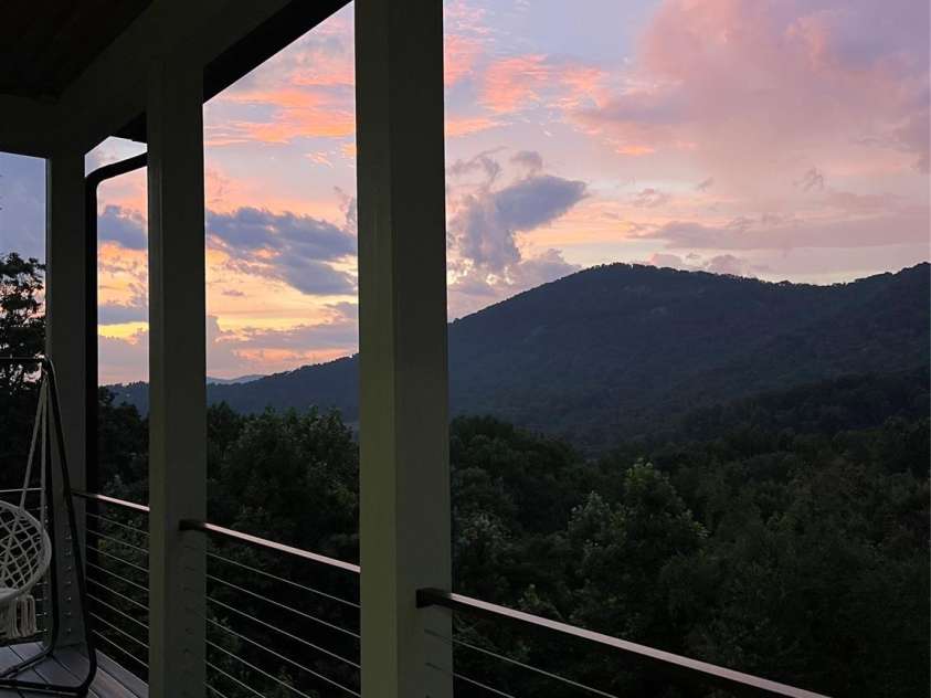 22 Chesten Mountain Drive, Asheville, NC 28803.  MLS# CAR4334773, YatesRealty ID 9392. 